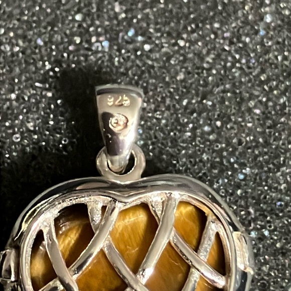 Necklace - Picture 3 of 4